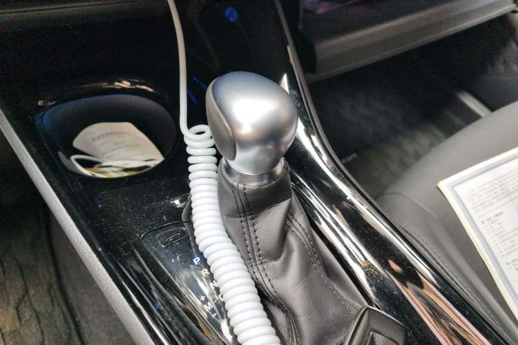 Used Toyota IZOA 2018 2.0L Yichi Version China VI Standard Gear Lever