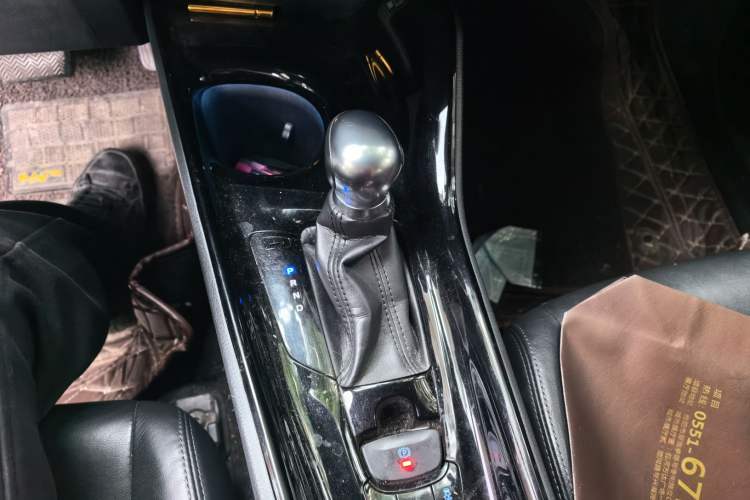 Used Toyota IZOA 2018 2.0L Yichi Version China VI Standard Gear Lever