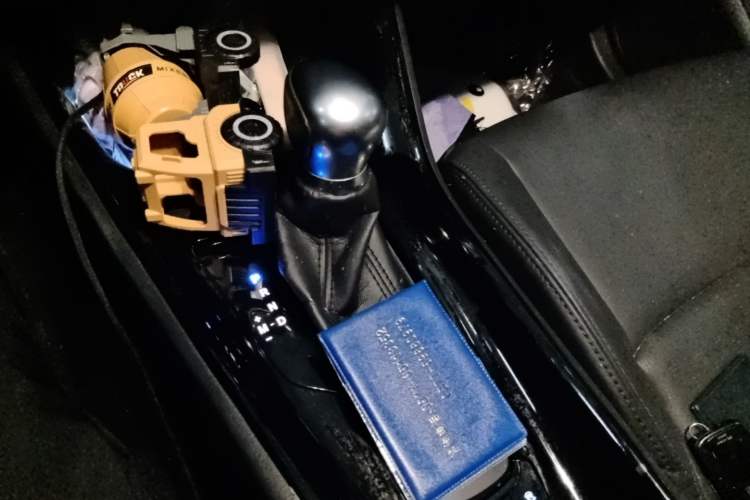 Used Toyota IZOA 2018 2.0L Yixuan Version China VI Standard Gear Lever