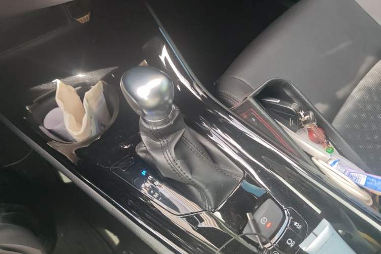 Used Toyota IZOA 2018 2.0L Yichi Edition China V Standard Gear Lever