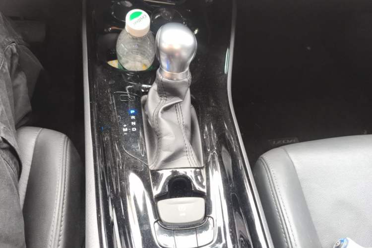 Used Toyota IZOA 2018 2.0L Yichi Version China VI Standard Gear Lever
