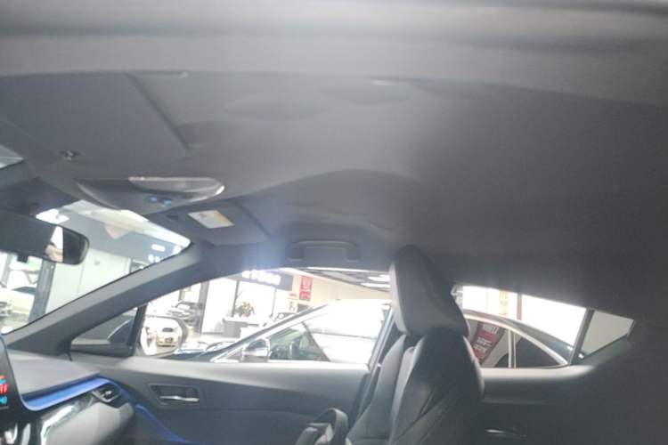 Used Toyota IZOA 2018 2.0L Yichi Version China VI Standard Headliner