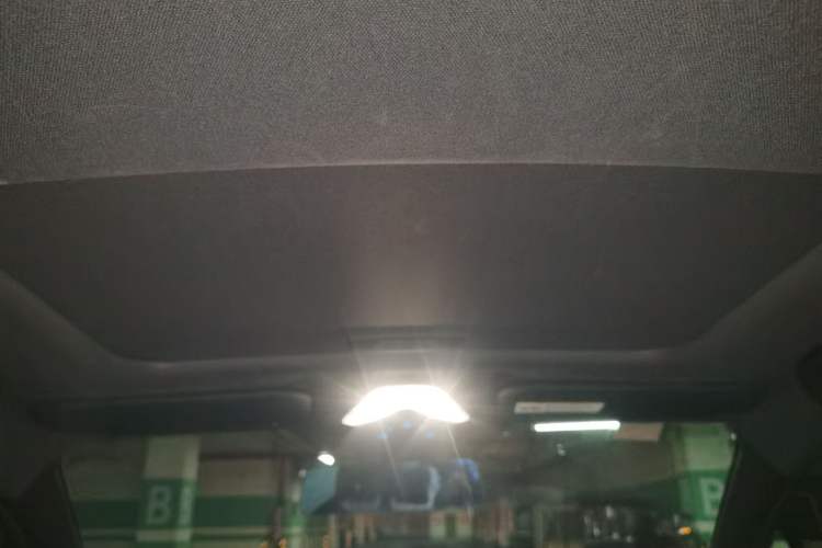 Used Toyota IZOA 2018 2.0L Yichi Version China VI Standard Headliner
