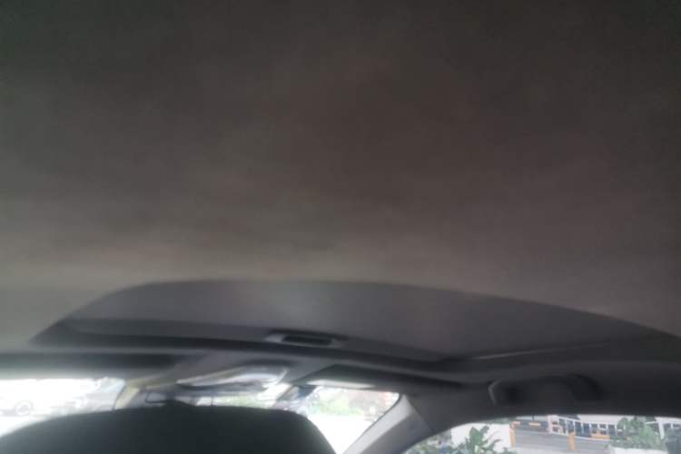 Used Toyota IZOA 2018 2.0L Yixuan Sunroof Version China VI Standard Headliner