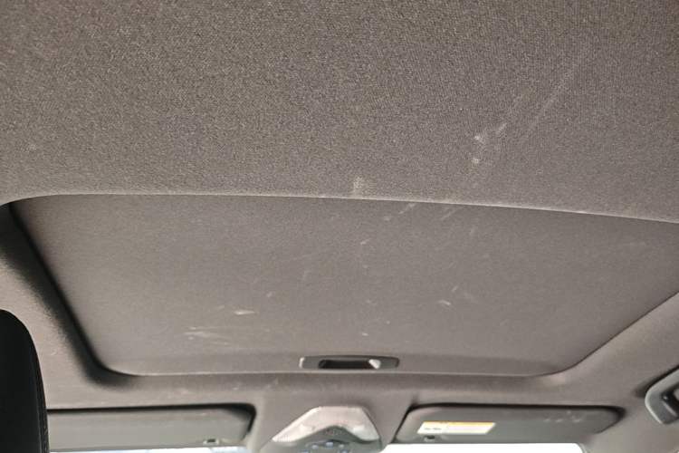 Used Toyota IZOA 2018 2.0L Yichi Version China VI Standard Headliner