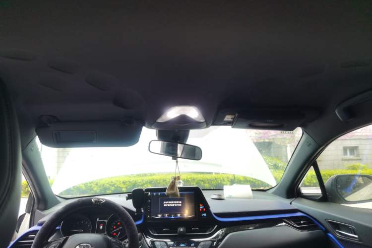 Used Toyota IZOA 2018 2.0L Yichi Version China VI Standard Headliner