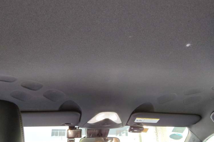 Used Toyota IZOA 2018 2.0L Yichi Version China VI Standard Headliner