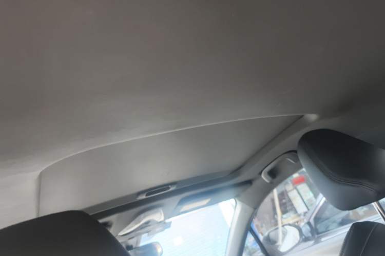 Used Toyota IZOA 2018 2.0L Yixuan Sunroof Version China VI Standard Headliner