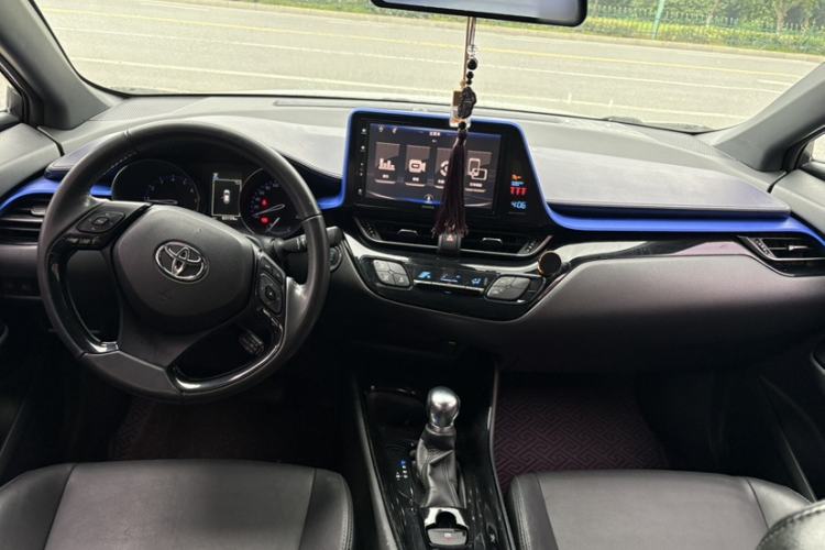 Used Toyota IZOA 2018 2.0L Yichi Version China VI Standard Interior 1