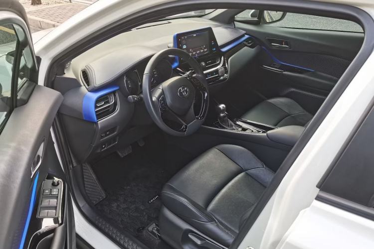 Used Toyota IZOA 2018 2.0L Yichi Version China VI Standard Interior 1