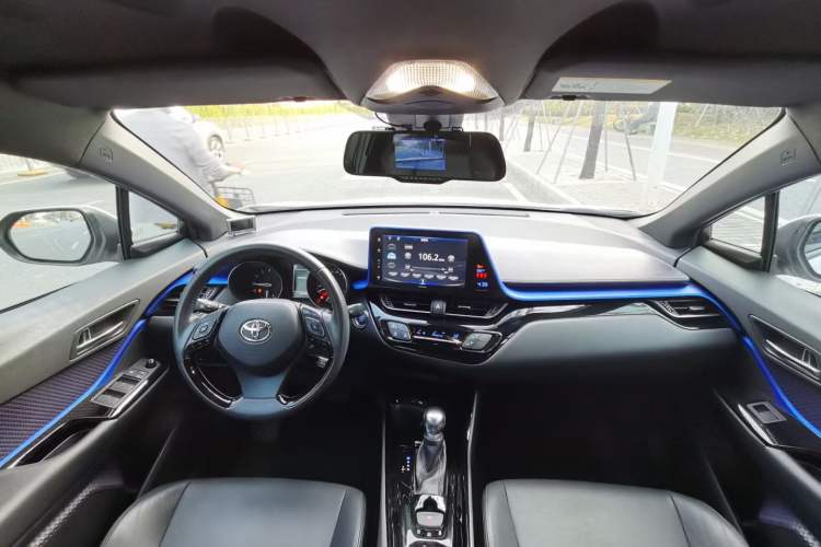 Used Toyota IZOA 2018 2.0L Yichi Version China VI Standard Interior 2