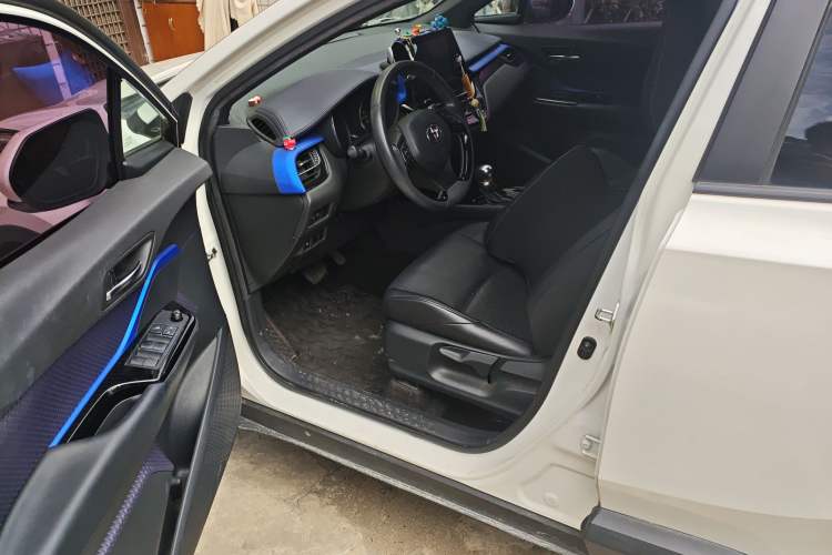 Used Toyota IZOA 2018 2.0L Yichi Version China VI Standard Interior 3