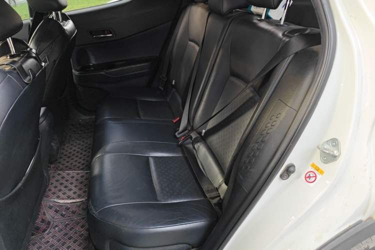 Used Toyota IZOA 2018 2.0L Yichi Edition China V Standard Interior 4