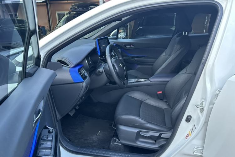 Used Toyota IZOA 2018 2.0L Yichi Edition China V Standard Interior 4
