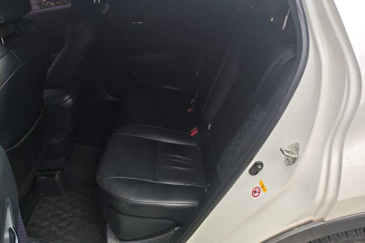 Used Toyota IZOA 2018 2.0L Yichi Version China VI Standard Interior 4