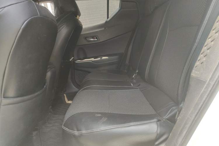 Used Toyota IZOA 2018 2.0L Yichi Edition China V Standard Interior 4