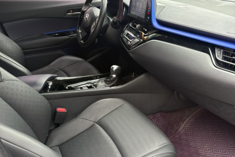 Used Toyota IZOA 2018 2.0L Yichi Version China VI Standard Interior 4