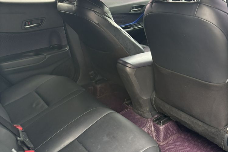 Used Toyota IZOA 2018 2.0L Yichi Version China VI Standard Interior 5