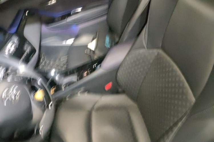 Used Toyota IZOA 2018 2.0L Yichi Version China VI Standard Left Front Seat