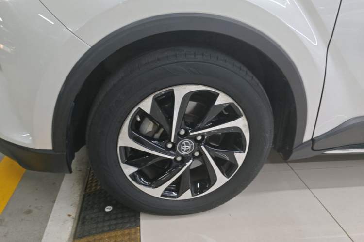 Used Toyota IZOA 2018 2.0L Yichi Version China VI Standard Left Front Wheel Hub