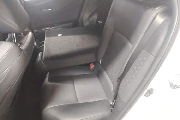 Used Toyota IZOA 2018 2.0L Yichi Version China VI Standard Left Rear Seat
