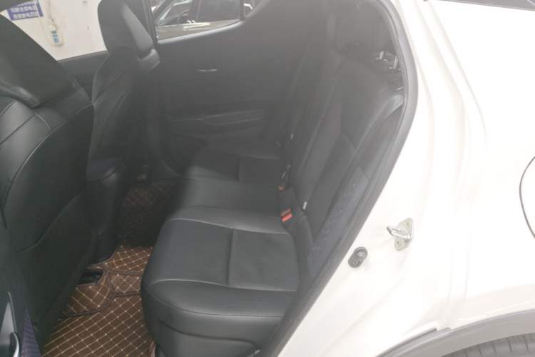 Used Toyota IZOA 2018 2.0L Yichi Version China VI Standard Left Rear Seat