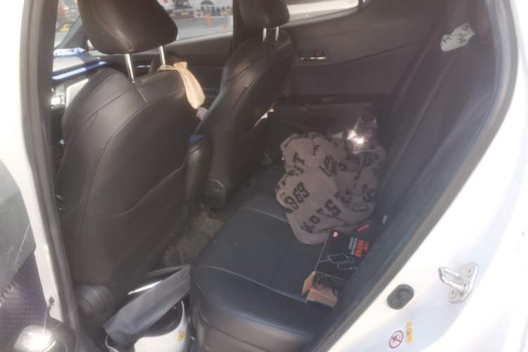 Used Toyota IZOA 2018 2.0L Yixuan Sunroof Version China VI Standard Left Rear Seat