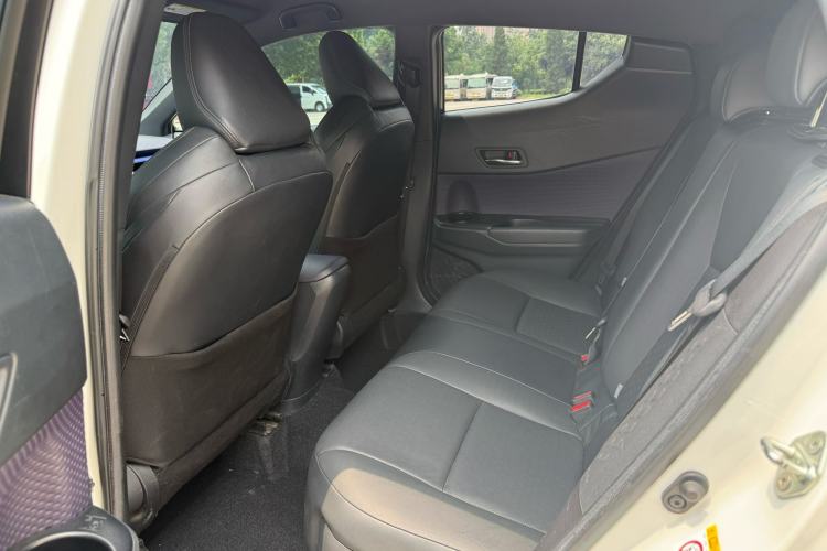 Used Toyota IZOA 2018 2.0L Yichi Edition China V Standard Left Rear Seat