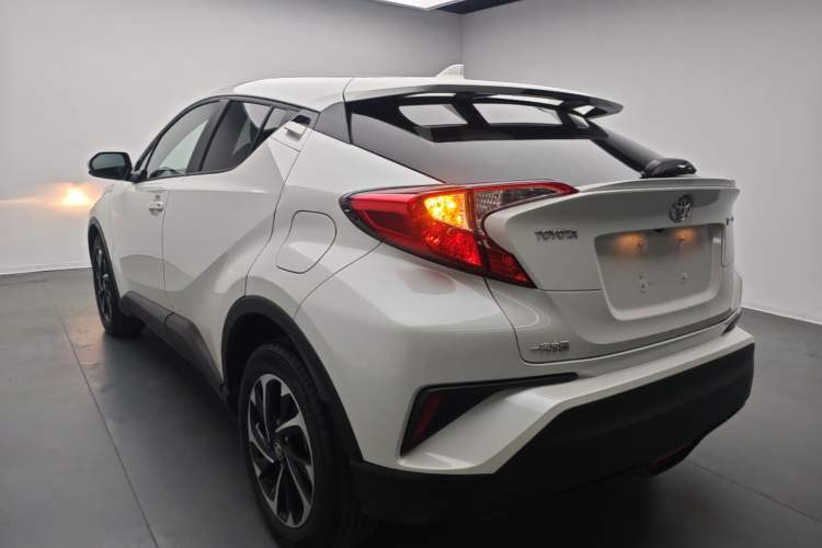 Used Toyota IZOA 2018 2.0L Yichi Edition China V Standard Rear Left 45 Deg