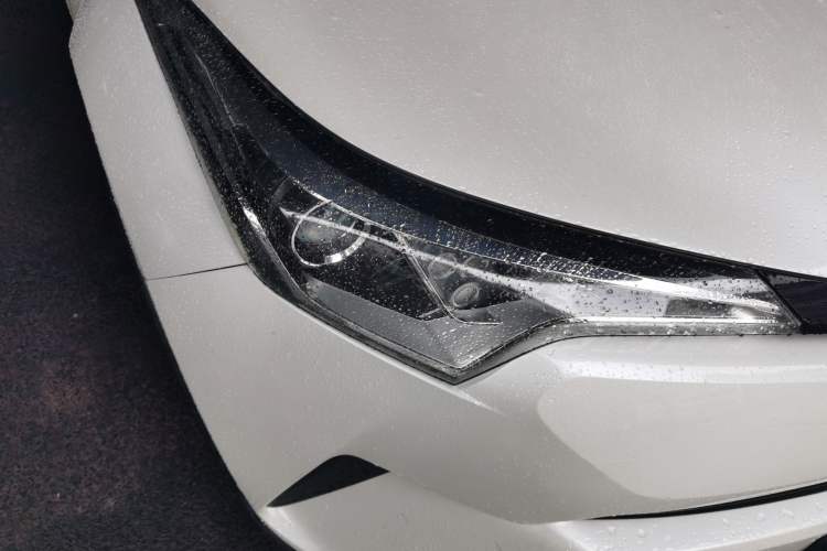 Used Toyota IZOA 2018 2.0L Yichi Edition China V Standard Right Front Headlight