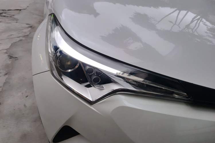 Used Toyota IZOA 2018 2.0L Yichi Version China VI Standard Right Front Headlight
