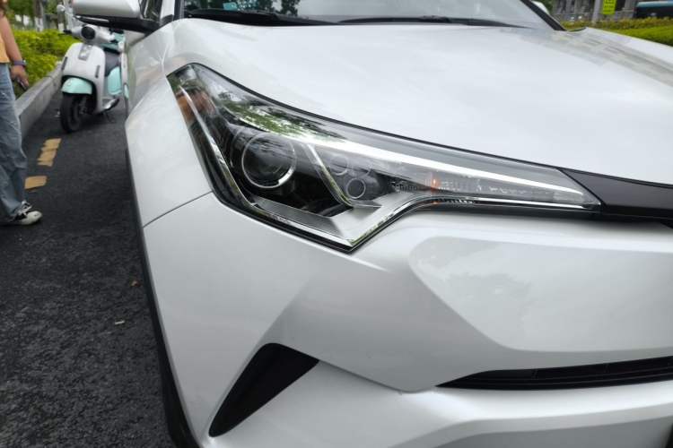 Used Toyota IZOA 2018 2.0L Yichi Edition China V Standard Right Front Headlight