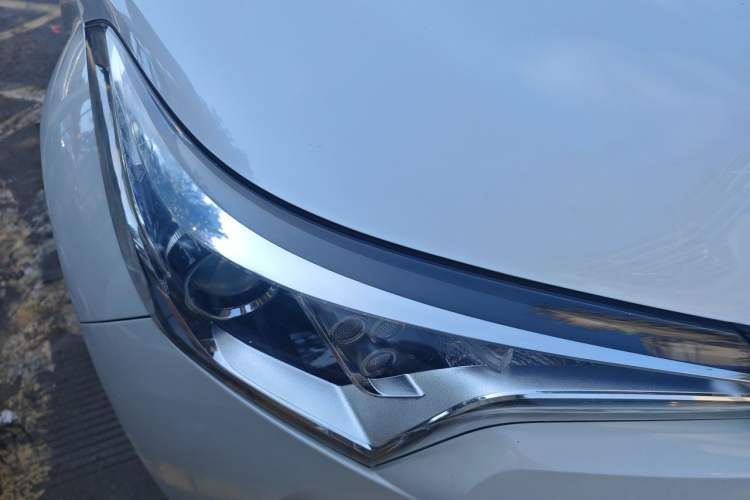 Used Toyota IZOA 2018 2.0L Yichi Edition China V Standard Right Front Headlight