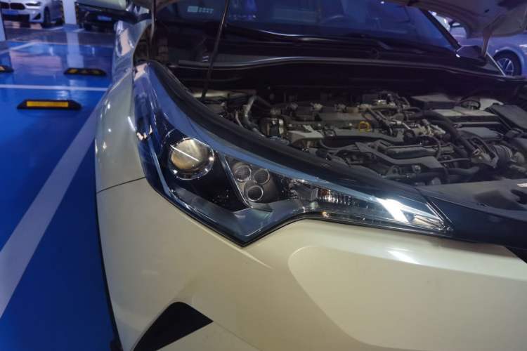 Used Toyota IZOA 2018 2.0L Yichi Version China VI Standard Right Front Headlight
