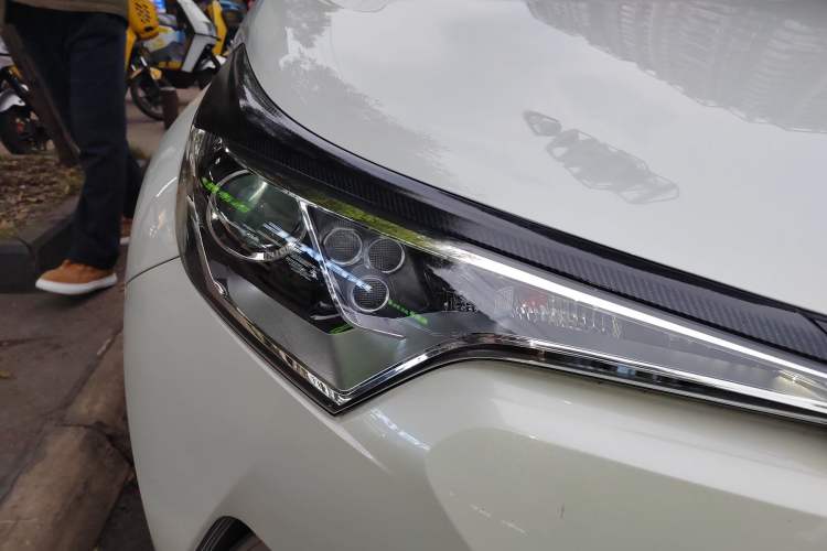 Used Toyota IZOA 2018 2.0L Yichi Edition China V Standard Right Front Headlight