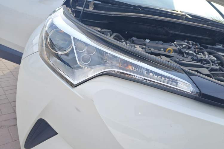 Used Toyota IZOA 2018 2.0L Yichi Version China VI Standard Right Front Headlight