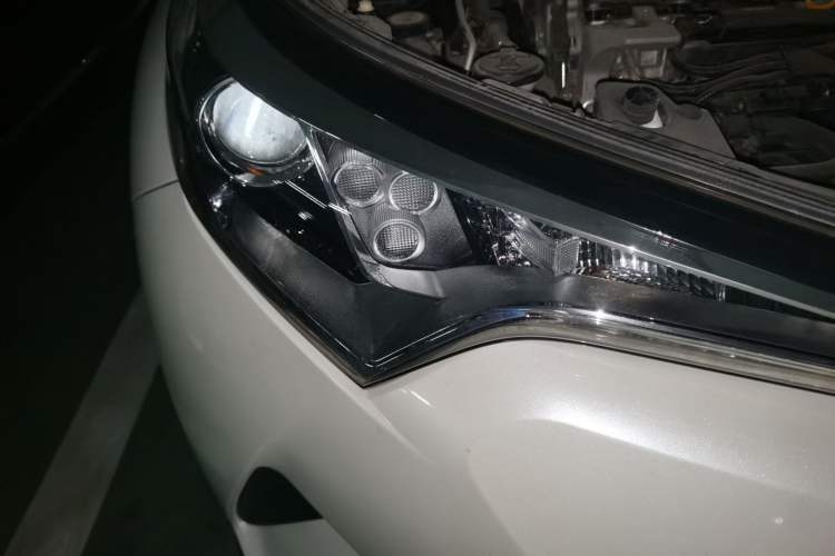 Used Toyota IZOA 2018 2.0L Yichi Version China VI Standard Right Front Headlight