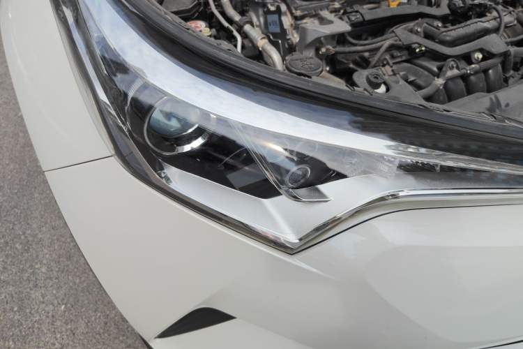 Used Toyota IZOA 2018 2.0L Yichi Version China VI Standard Right Front Headlight