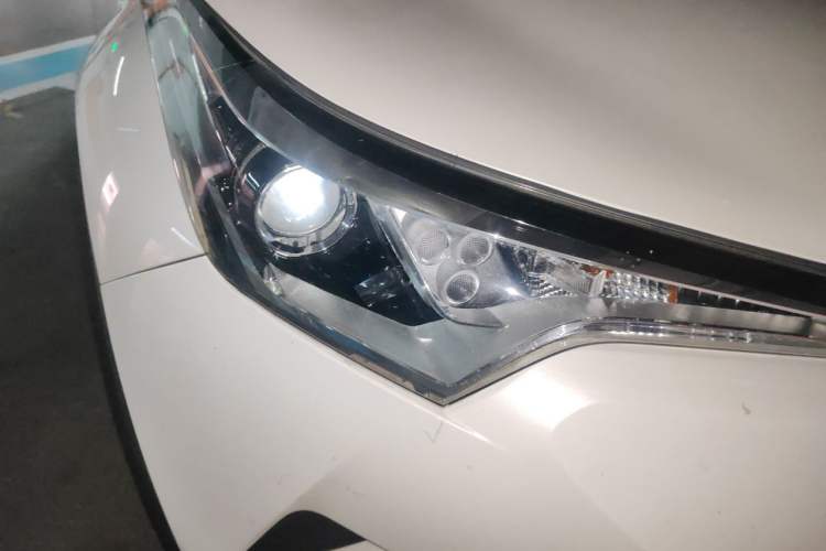 Used Toyota IZOA 2018 2.0L Yichi Edition China V Standard Right Front Headlight