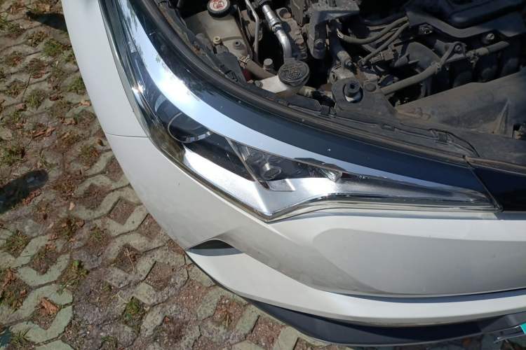 Used Toyota IZOA 2018 2.0L Yichi Version China VI Standard Right Front Headlight