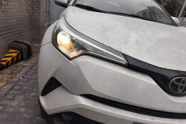 Used Toyota IZOA 2018 2.0L Yichi Edition China V Standard Right Front Headlight
