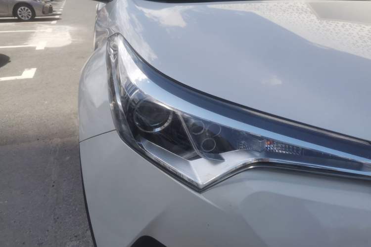Used Toyota IZOA 2018 2.0L Yixuan Sunroof Version China VI Standard Right Front Headlight