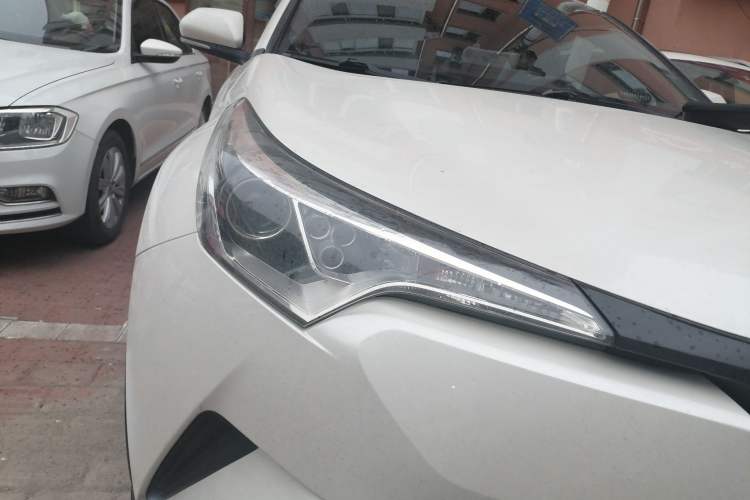 Used Toyota IZOA 2018 2.0L Yichi Edition China V Standard Right Front Headlight