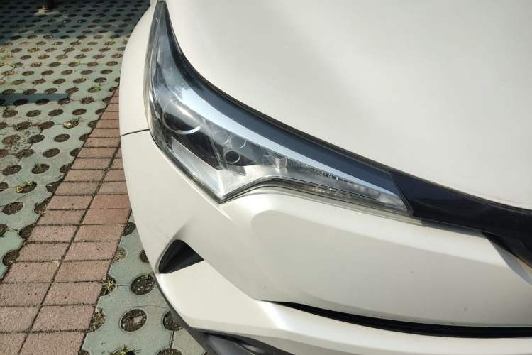 Used Toyota IZOA 2018 2.0L Yichi Version China VI Standard Right Front Headlight