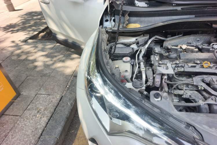 Used Toyota IZOA 2018 2.0L Yichi Version China VI Standard Right Front Headlight