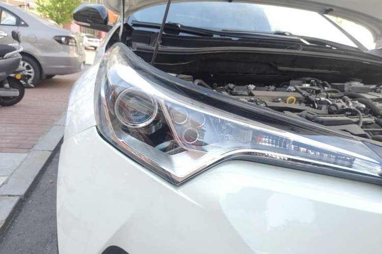 Used Toyota IZOA 2018 2.0L Yidong Version China V Standard Right Front Headlight