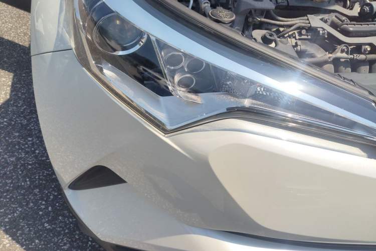 Used Toyota IZOA 2018 2.0L Yichi Version China VI Standard Right Front Headlight