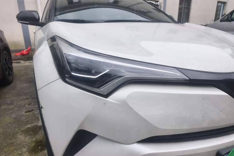 Used Toyota IZOA 2018 2.0L Yixuan Sunroof Version China VI Standard Right Front Headlight