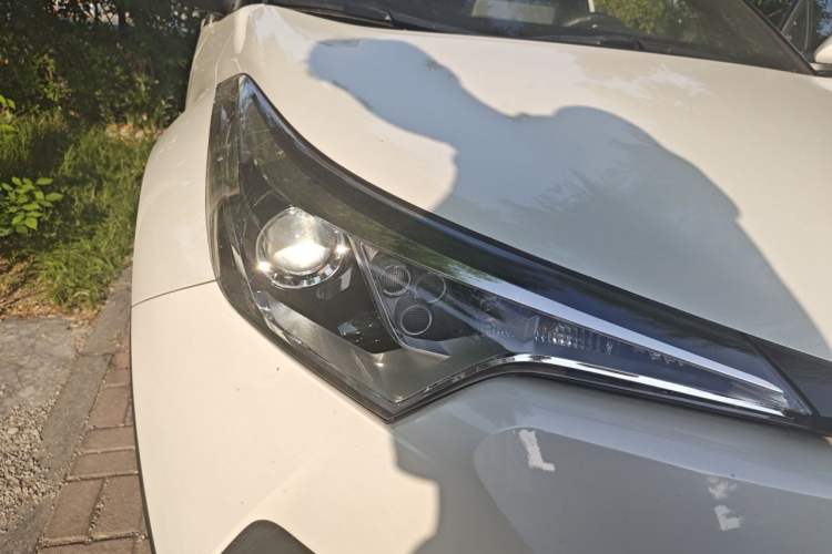 Used Toyota IZOA 2018 2.0L Yichi Edition China V Standard Right Front Headlight