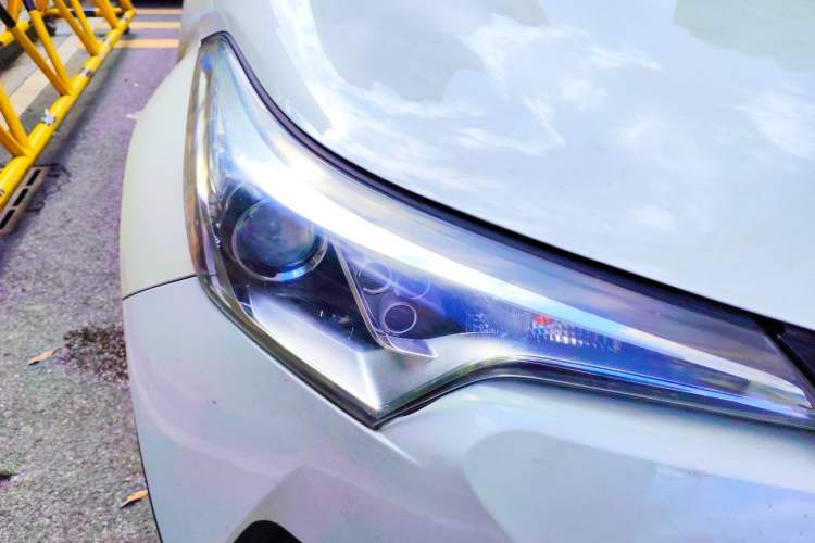 Used Toyota IZOA 2018 2.0L Yichi Version China VI Standard Right Front Headlight